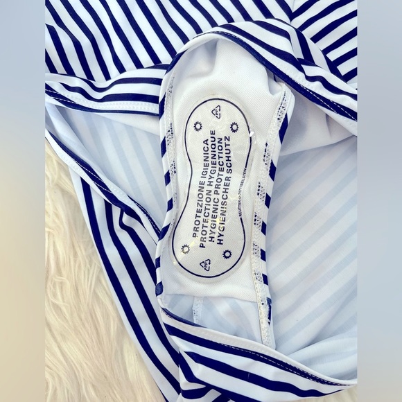 - Brand new XXL one shoulder swimsuit in navy and white - Picture 3 of 3